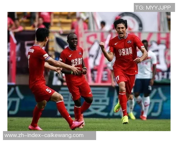 上海申鑫迎战梅州客家全力争胜展现球队实力与斗志